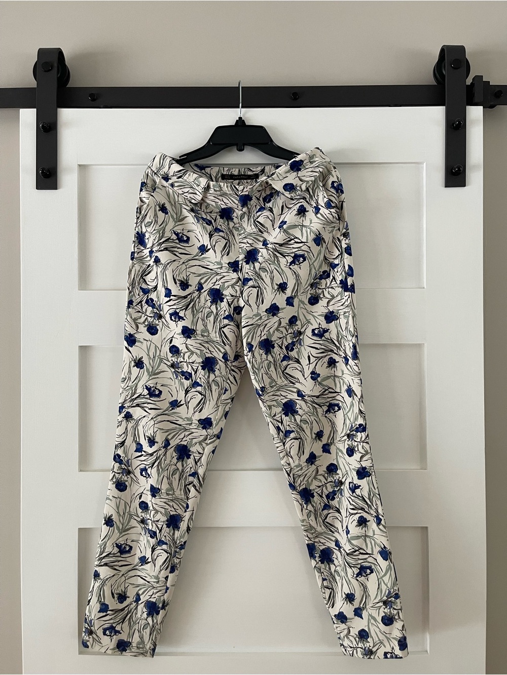 Zara Floral Print Women's Tapered Pants in Cream and Blue